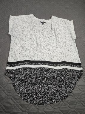 Simply Vera Vera Wang black white speckled print blouse v-neckline high-low hem